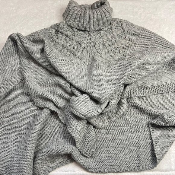 BCBGMAXAZRIA Cable Knit Turtleneck Poncho Sweater Cape Women's One Size Gray - Picture 4 of 9